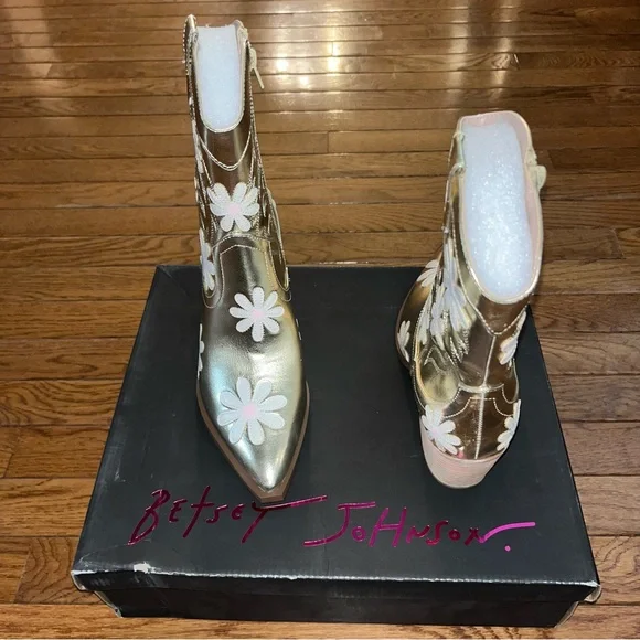 Betsy Johnson Leather Teddy Floral Western Boots Gold Women’s Size 8 NIB - Picture 7 of 12